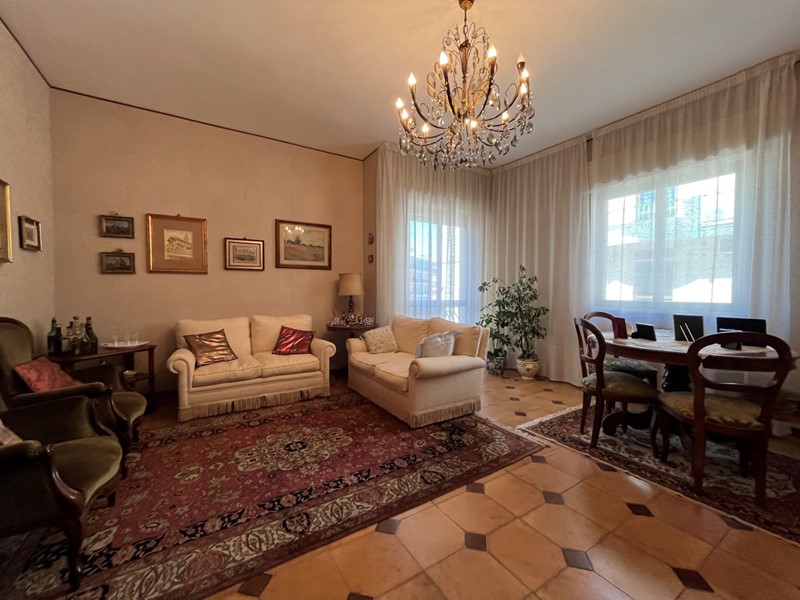 Trilocale in Vendita a Siracusa, zona Scala Greca-Pizzuta, 126'000&euro;, 160 m², con Box