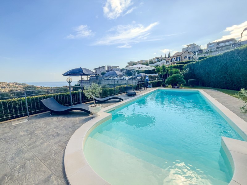 Villa in Vendita a Taormina, 750'000€, 280 m², arredato