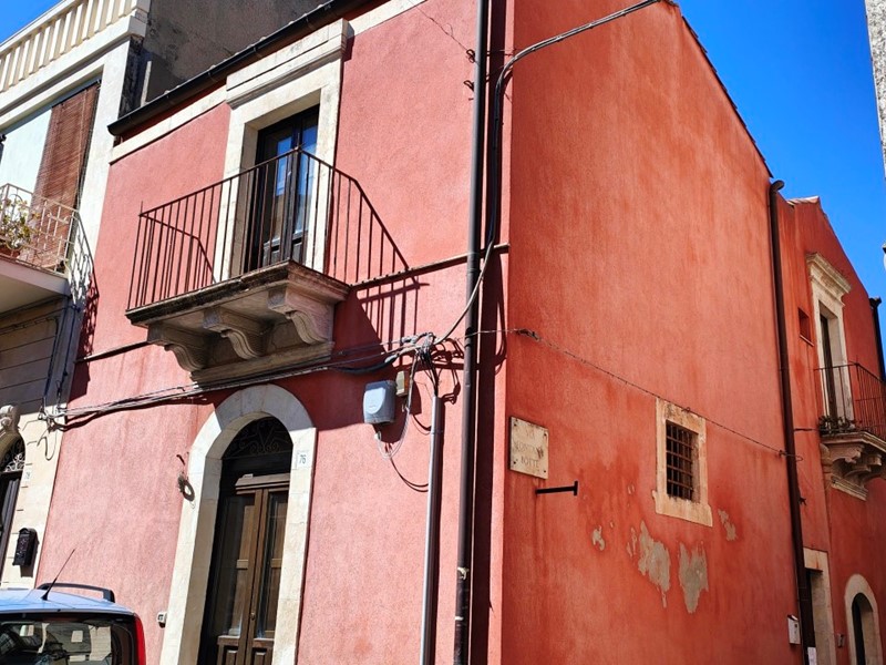Bilocale in Vendita a Palazzolo Acreide, zona CENTRO STORICO, 55'000€, 50 m²