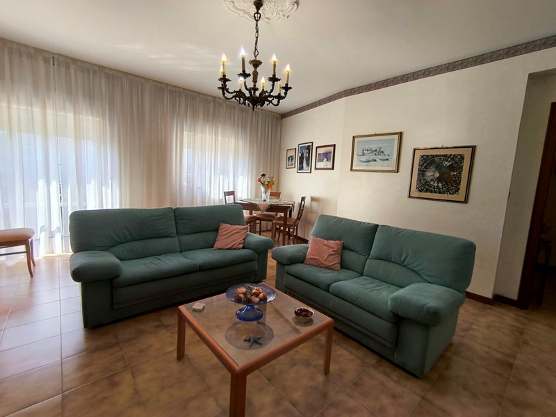 Trilocale in Vendita a Siracusa, zona Mazzarona, 88'000&euro;, 110 m², con Box