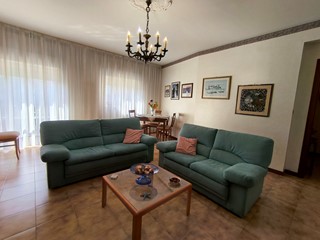 Trilocale in Vendita a Siracusa, zona Mazzarona, 88'000&euro;, 110 m², con Box