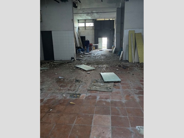 Capannone in Vendita a Siracusa, zona Circuito-Ciane-Pantanelli, 200'000€, 450 m²