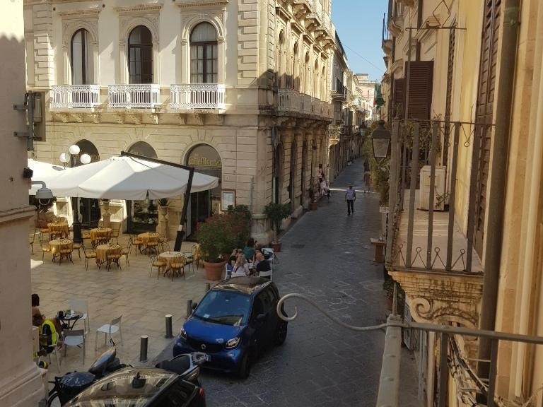 Trilocale in Vendita a Siracusa, zona Ortigia-Umberto, 270'000&euro;, 90 m², arredato