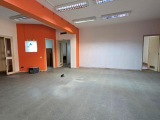 Appartamento in Vendita a Siracusa, zona Adda-Gelone, 85'000&euro;, 140 m²