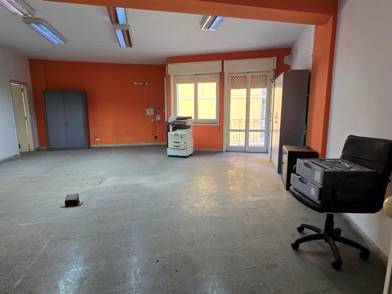 Appartamento in Vendita a Siracusa, zona Adda-Gelone, 85'000&euro;, 140 m²