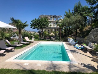Villa in Vendita a Taormina, 1'500'000€, 580 m², arredato