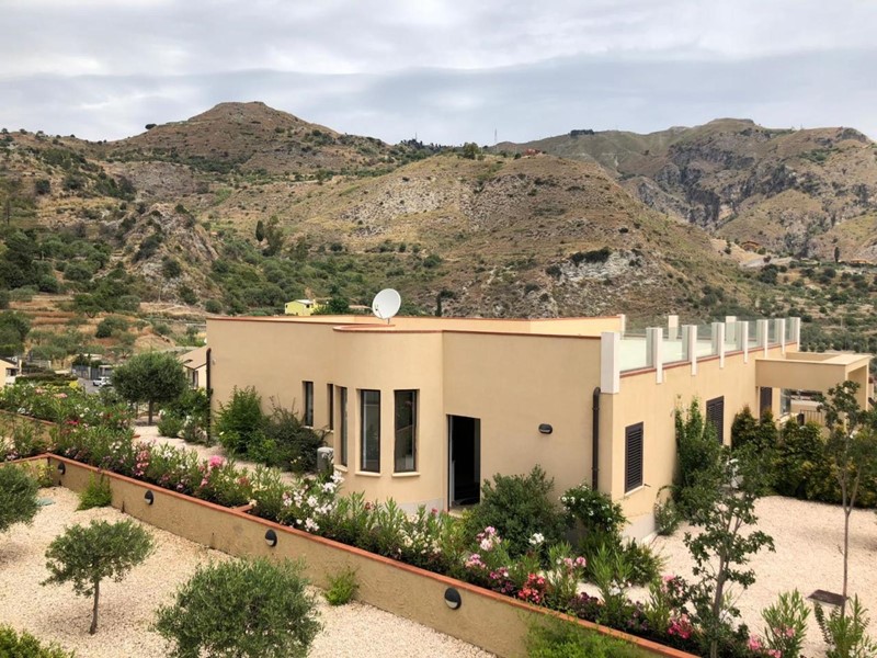 Villa in Vendita a Taormina, 1'700'000€, 700 m², arredato