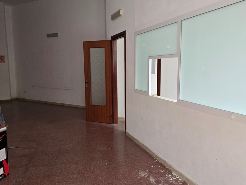 Ufficio in Vendita a Siracusa, zona Scala Greca-Pizzuta, 250'000&euro;, 300 m²