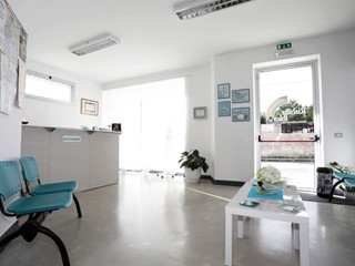 Ufficio in Affitto a Canicattini Bagni, 1'400€, 226 m²