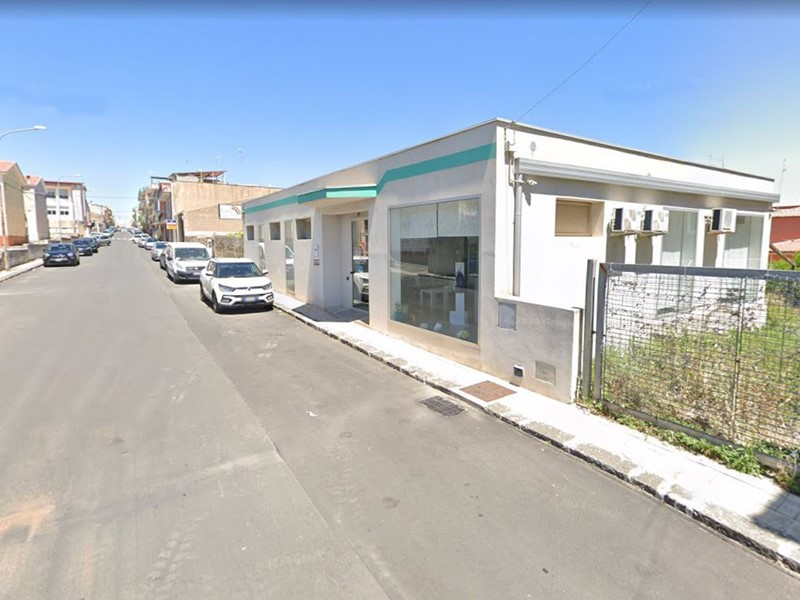 Ufficio in Affitto a Canicattini Bagni, 1'400€, 226 m²
