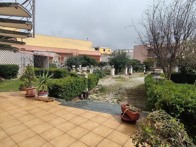 Villa in Vendita a Siracusa, zona Villaggio Miano-Epipoli, 500'000&euro;, 250 m², con Box