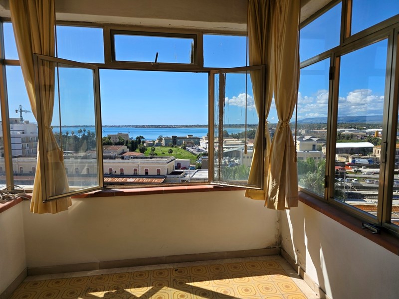 Appartamento in Vendita a Siracusa, zona Adda-Gelone, 188'000&euro;, 165 m²
