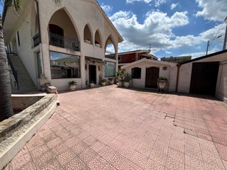 Quadrilocale in Vendita a Siracusa, zona Belvedere-Tremilia-CittÃ  Giardino, 130'000&euro;, 130 m²
