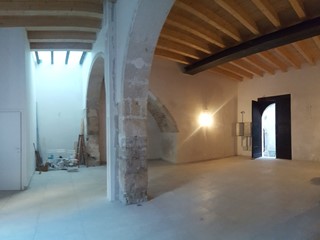 Immobile commerciale in Vendita a Siracusa, zona Ortigia-Umberto, 220'000&euro;, 180 m²