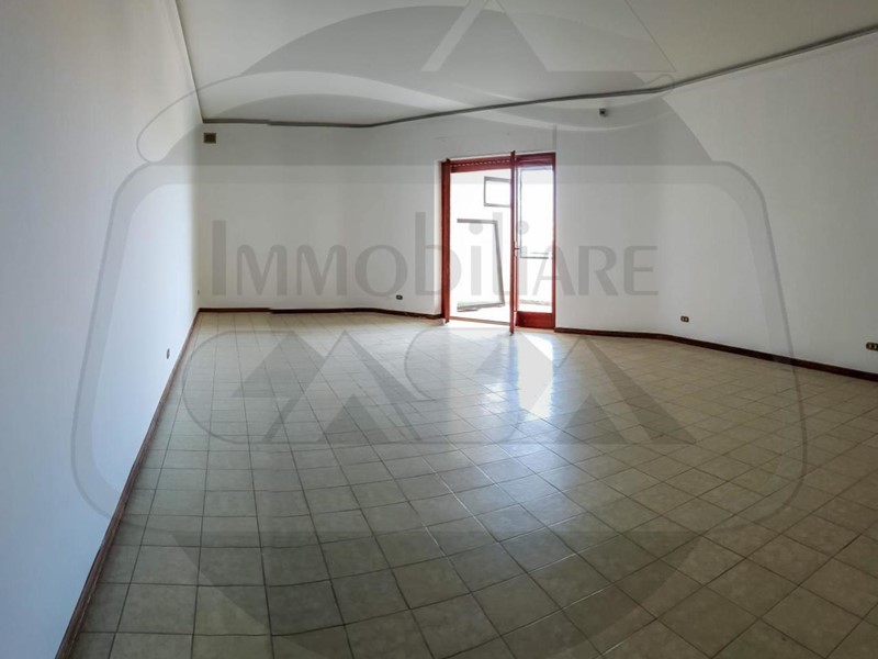 Appartamento in Vendita a Siracusa, zona Scala Greca-Pizzuta, 185'000&euro;, 200 m²