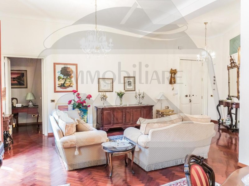Trilocale in Vendita a Siracusa, zona Ortigia-Umberto, 430'000&euro;, 145 m²