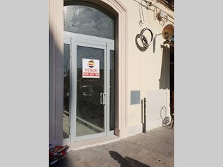 Immobile commerciale in Vendita a Siracusa, zona Ortigia-Umberto, 150'000&euro;, 110 m²