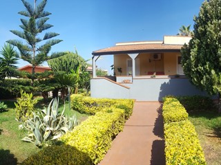 Villa in Vendita a Melilli, zona cittÃ  giardino, 235'000€, 190 m², con Box