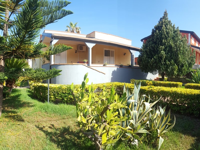 Villa in Vendita a Melilli, zona cittÃ  giardino, 235'000€, 190 m², con Box