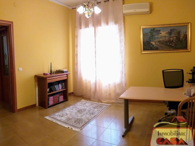 Appartamento in Vendita a Siracusa, zona Tica-Tisia, 220'000€, 210 m², con Box