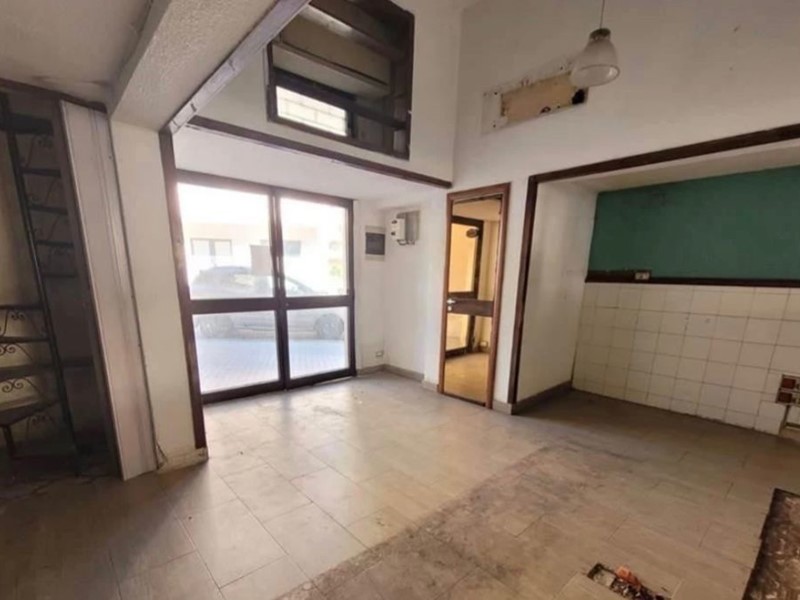 Immobile commerciale in Vendita a Siracusa, zona Teocrito-Sangiovanni, 42'000&euro;, 28 m²