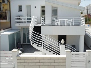 Attività commerciale in Vendita a Siracusa, zona Pachino-Marzamemi-Portopalo, 550'000&euro;, 120 m², arredato