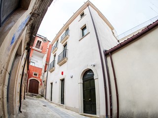 Attività commerciale in Vendita a Palazzolo Acreide, 800'000€, 930 m², arredato