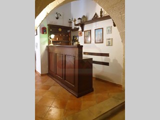 Attività commerciale in Vendita a Siracusa, zona Ortigia-Umberto, 700'000&euro;, 250 m²