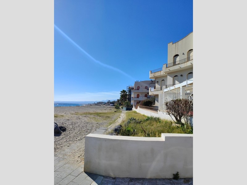 Bilocale in Vendita a Giardini Naxos, 288'000€, 80 m², arredato, con Box