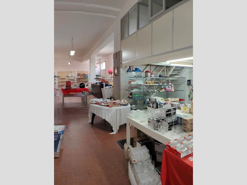 Immobile commerciale in Vendita a Siracusa, zona Adda-Gelone, 260'000&euro;, 400 m²