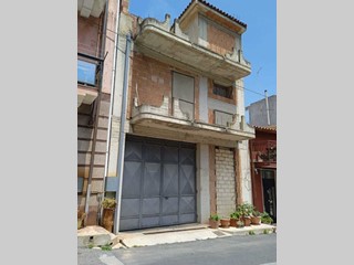 Casa Indipendente in Vendita a Canicattini Bagni, 135'000€, 450 m²