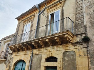 Casa Indipendente in Vendita a Palazzolo Acreide, 170'000€, 250 m²