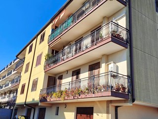 Trilocale in Vendita a Canicattini Bagni, 98'000€, 120 m², arredato, con Box