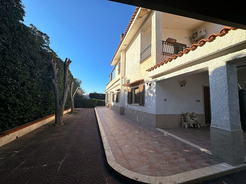 Villa in Vendita a Siracusa, zona Isola, 590'000&euro;, 400 m², arredato