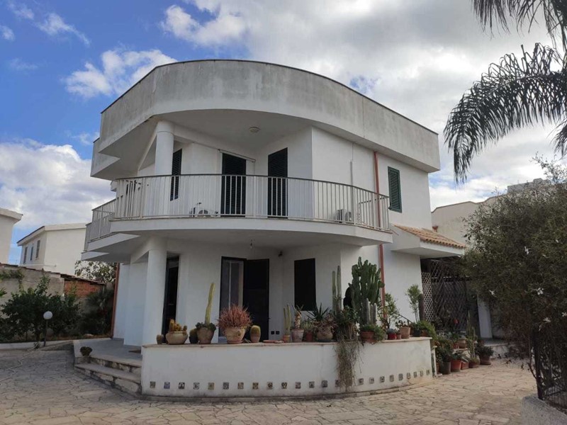Villa in Vendita a Noto, zona San Lorenzo, 275'000€, 120 m², arredato