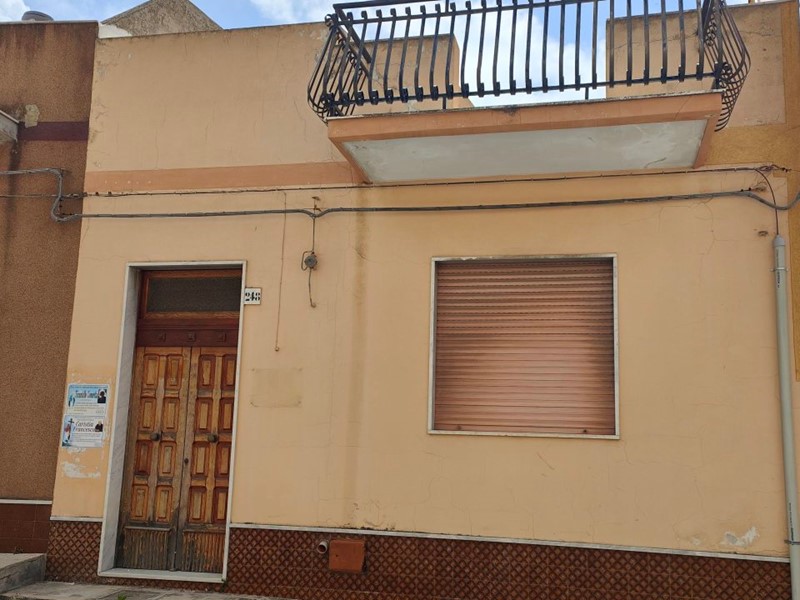 Quadrilocale in Vendita a Noto, zona Periferia, 150'000€, 180 m², con Box