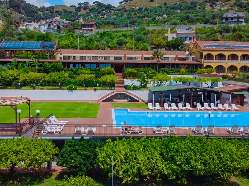 Villa in Vendita a Taormina, 2'900'000€, 2000 m², arredato