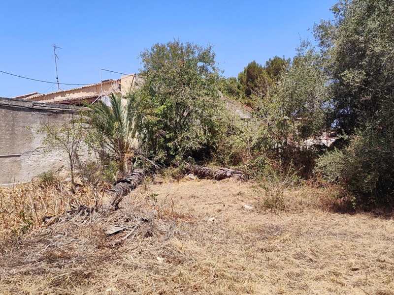 Terreno industriale in Vendita a Siracusa, zona Plemmirio-Arenella-Fanusa, 700'000€, 750 m²