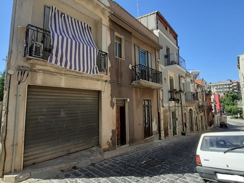 Casa Indipendente in Vendita a Palazzolo Acreide, 60'000€, 120 m², con Box