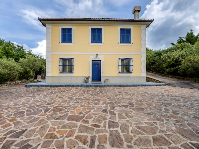 Casa Indipendente in Vendita a Casarza Ligure, 520'000€, 215 m², con Box