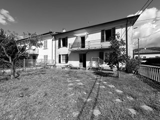 Casa Semi Indipendente in Vendita a Castelnuovo Magra, 220'000€, 200 m²