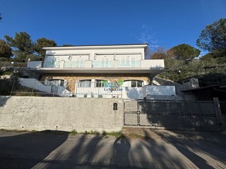 Trilocale in Vendita a Andora, zona Pinamare, 300'000€, 70 m², arredato, con Box