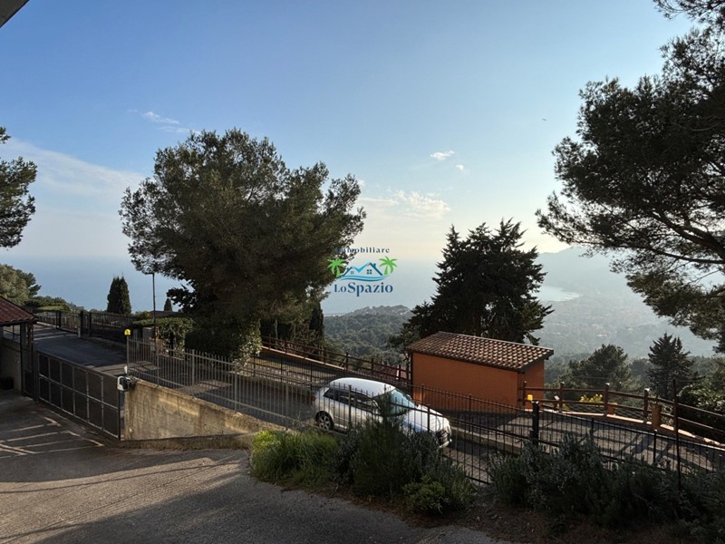 Trilocale in Vendita a Andora, zona Pinamare, 300'000€, 70 m², arredato, con Box