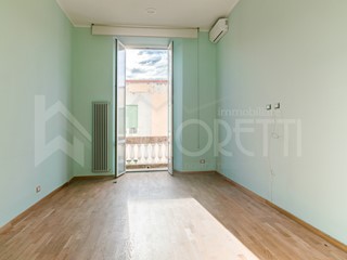 Appartamento in Vendita a Livorno, zona PORTA A MARE, MAZZINI, PIAZZA ROMA, BORGO CAPPUCCINI, CALZABIGI, 390'000€, 287 m²