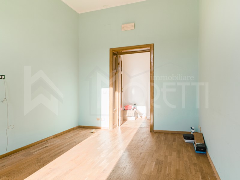 Appartamento in Vendita a Livorno, zona PORTA A MARE, MAZZINI, PIAZZA ROMA, BORGO CAPPUCCINI, CALZABIGI, 390'000€, 287 m²