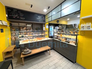 Attività commerciale in Vendita a Bologna, zona Costa Saragozza, 90'000€, 90 m², arredato