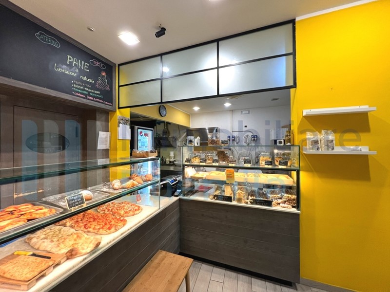 Attività commerciale in Vendita a Bologna, zona Costa Saragozza, 90'000€, 90 m², arredato