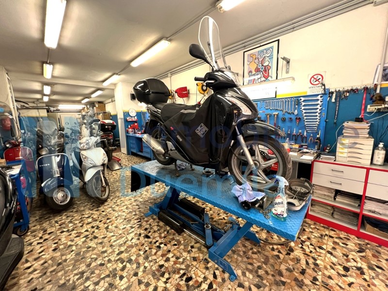 Attività commerciale in Vendita a Bologna, zona Centro Storico, 44'000€, 60 m², arredato