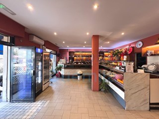 Immobile commerciale in Vendita a Bologna, zona Corticella, 305'000€, 133 m², arredato