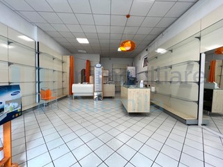 Immobile commerciale in Vendita a Bologna, zona Borgo Panigale, 120'000€, 60 m²